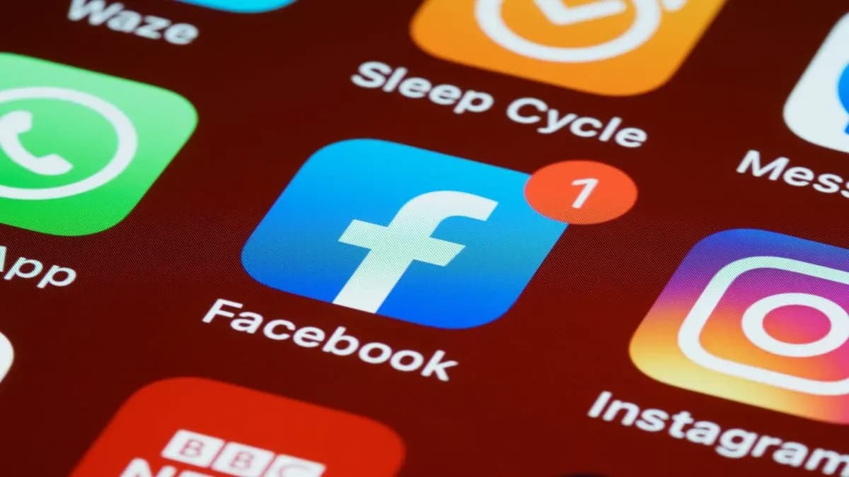 Jak wstrzymać relacje na Facebooku i uniknąć niechcianych treści
