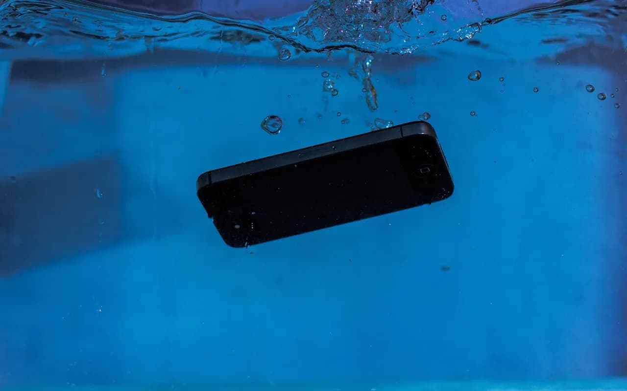Czy iPhone 13 Pro jest wodoszczelny? Odkryj prawdę o jego wytrzymałości