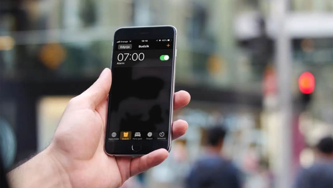 Jak ściszyć budzik iPhone, aby nie być zaskoczonym głośnym dźwiękiem